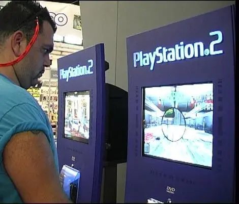 play station 2 בתערוכת אינטרנט וורלד 2001