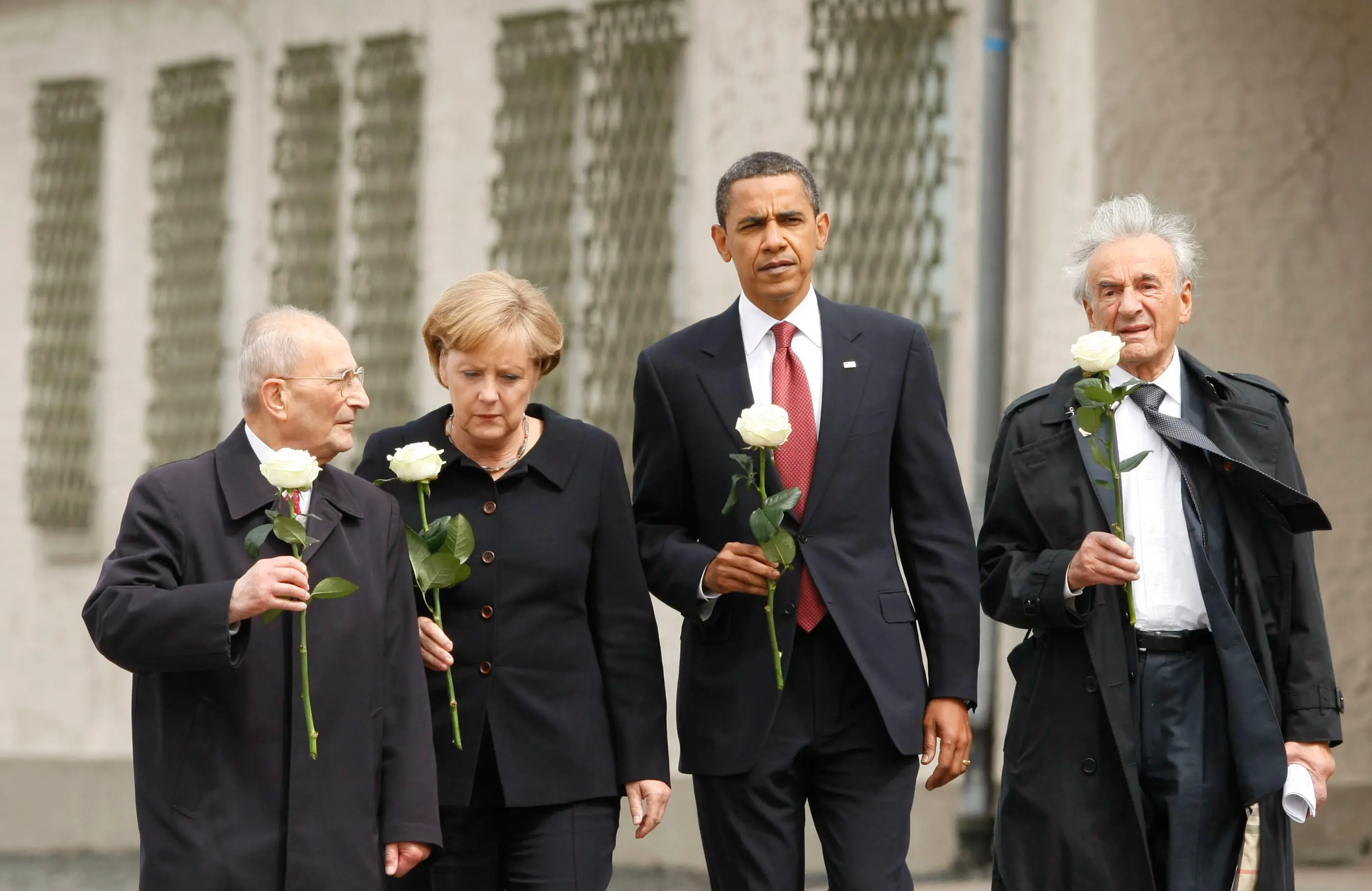 ויזל עם קנצלרית גרמניה אנגלה מרקל ונשיא ארה"ב ברק אובמה