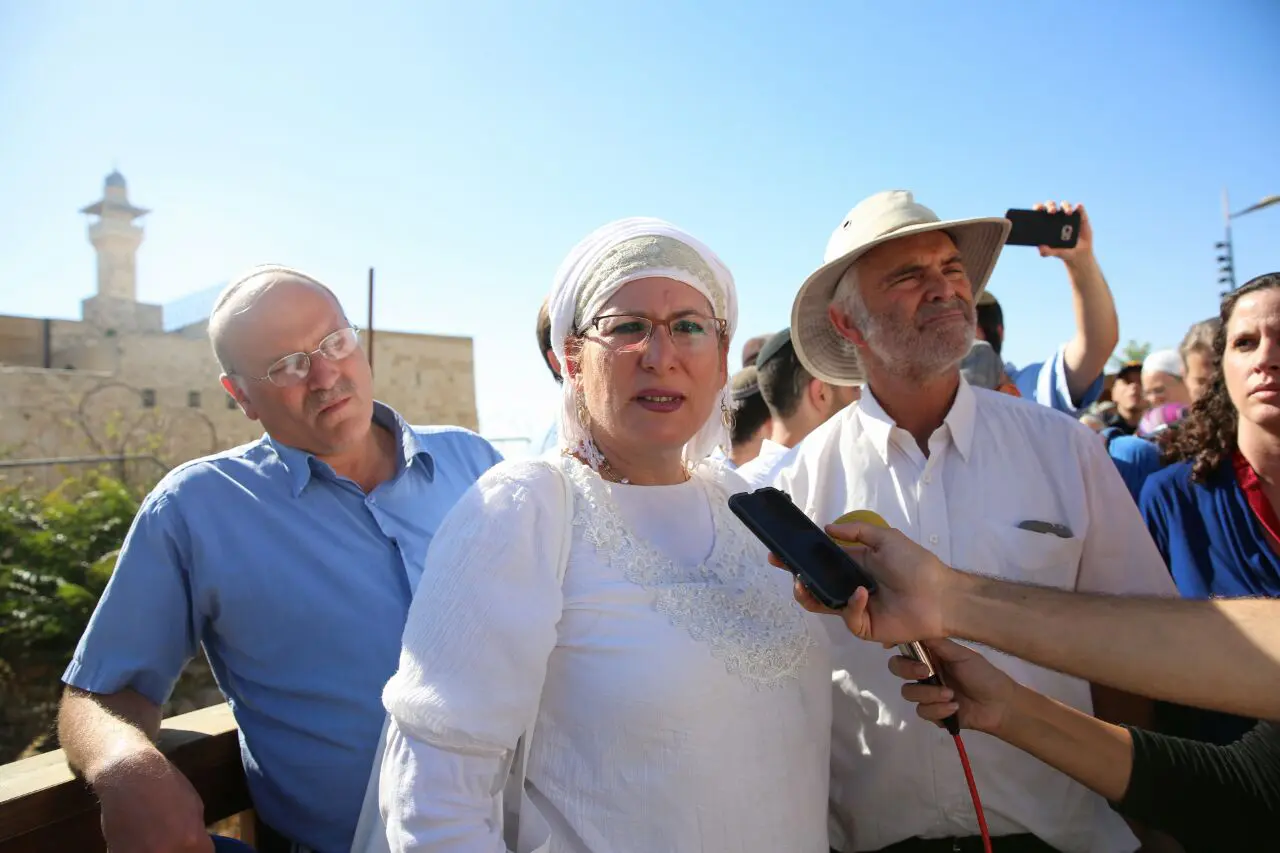 "רבע מהדרך מאורינו". עמיחי ורינה אריאל