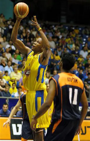 קריירה מרשימה באירופה, הרבה פחות ב-NBA. באסטון