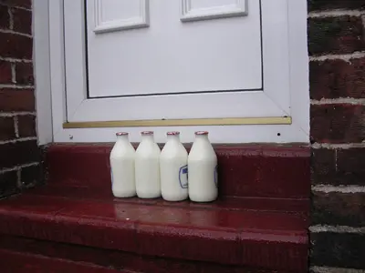 "איזה גדול זה היה אם היה מגיע אלינו עד הדלת חלב טרי בבקבוק מזכוכית"
