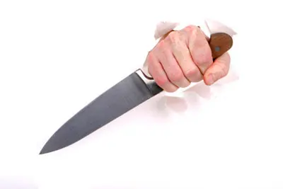 השניים נדקרו בבטנם ופונו לביה"ח "איכילוב" בת"א