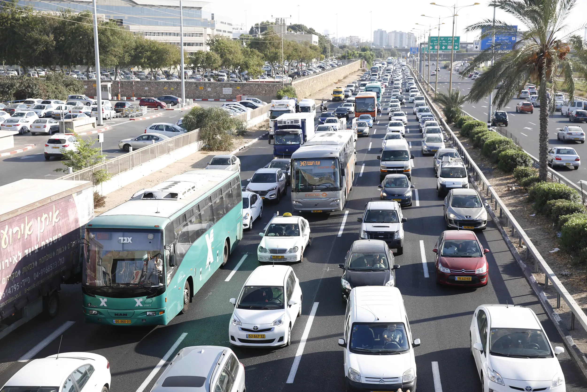 פקקים כביש החוף  בגלל עבודות ברכבת