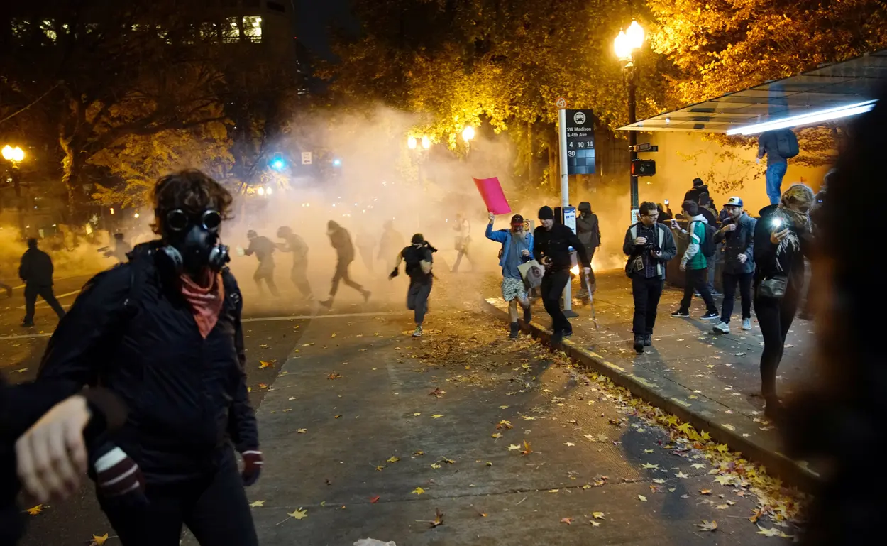 עימותים בין שוטרים למפגינים בפורטלנד
