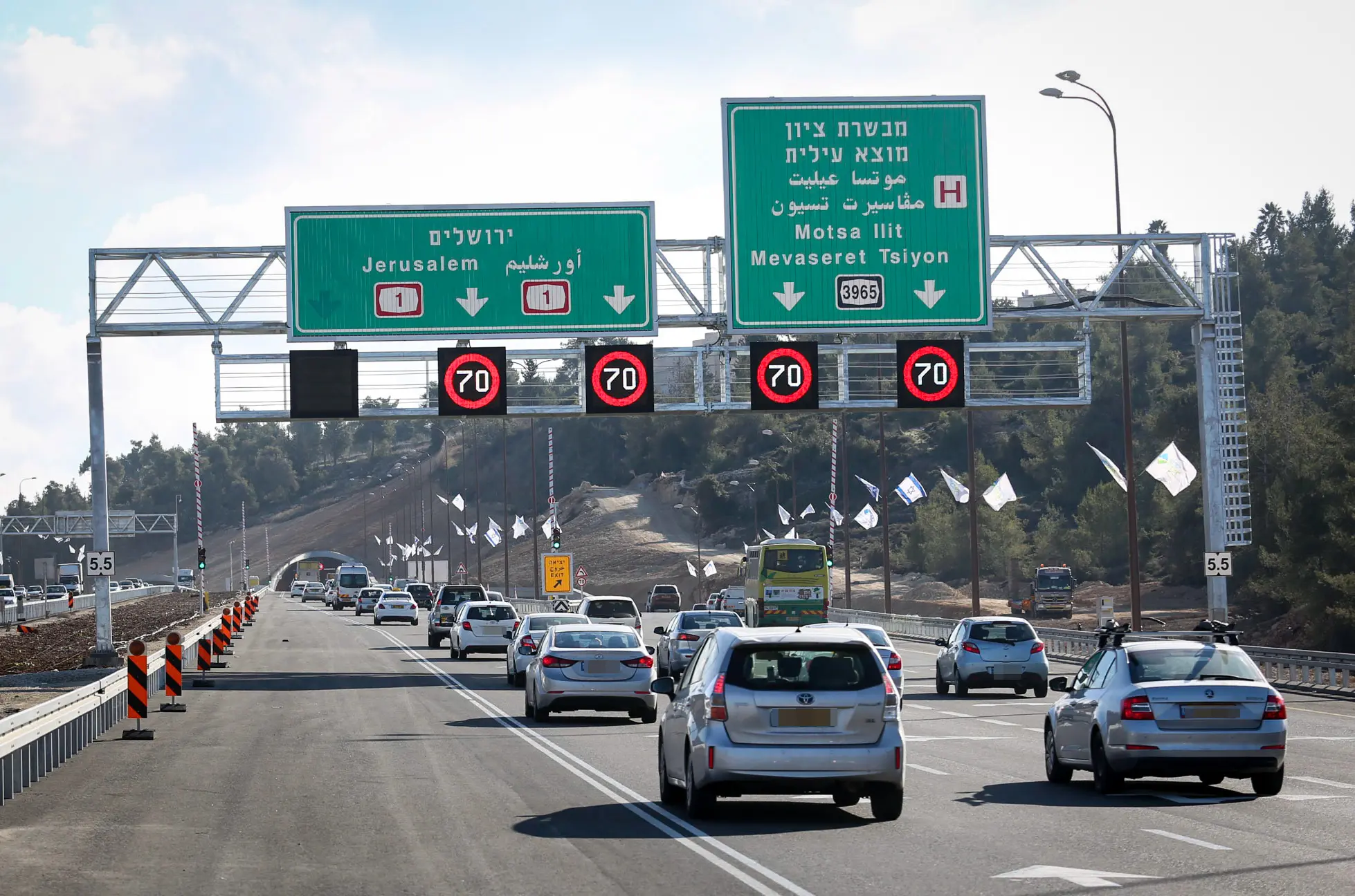 פקק תנועה בכביש 1 בדרך לירושלים. 22 בינואר 2017