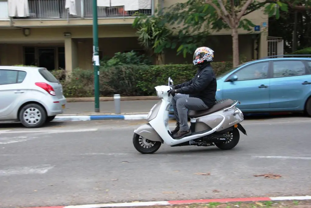 כלי עירוני קומפקטי לתמרון