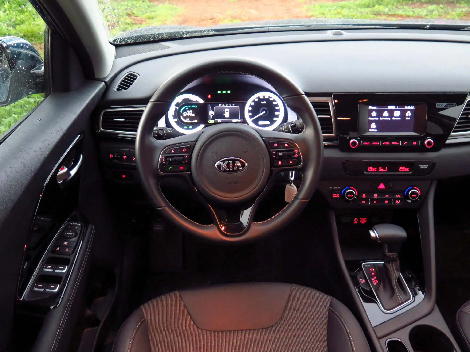 מסך מולטימדיה קטן שגדל בהמשך