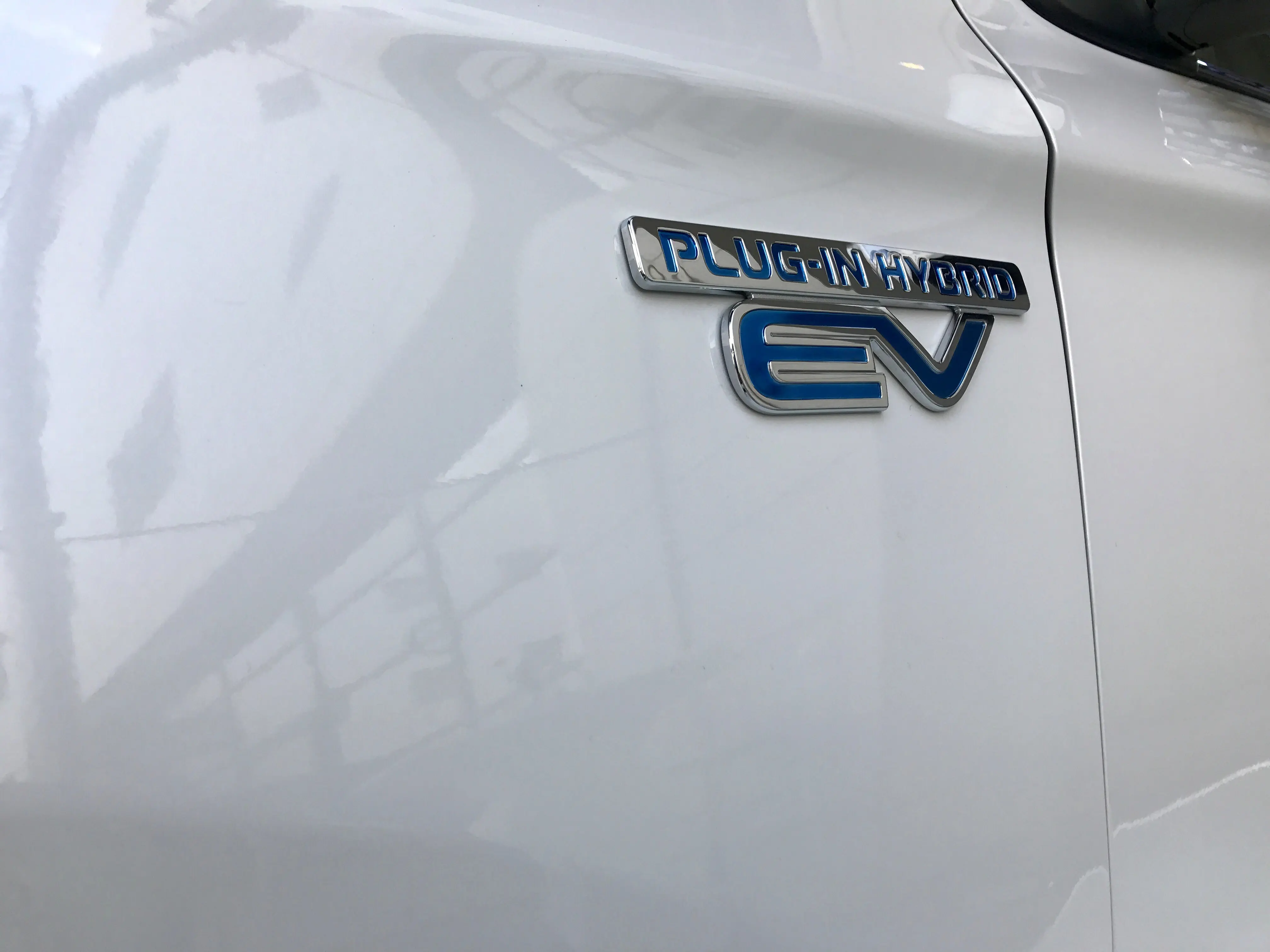 מיצובישי אאוטלנדר phev