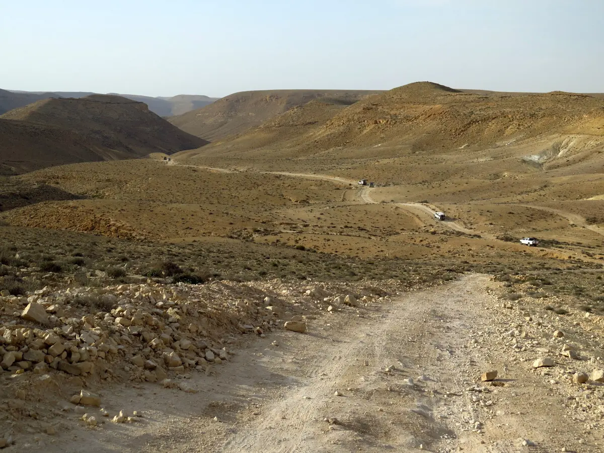 מרחבי הר הנגב מלווים אתכם במלוא עצמתם הפראית