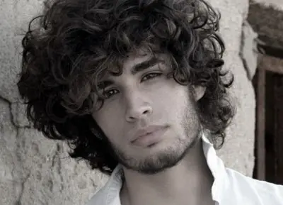 "אני לא מתחבר למסיבות אבל מה כבר רע בסושי, אלכוהול, מוזיקה ובנות"