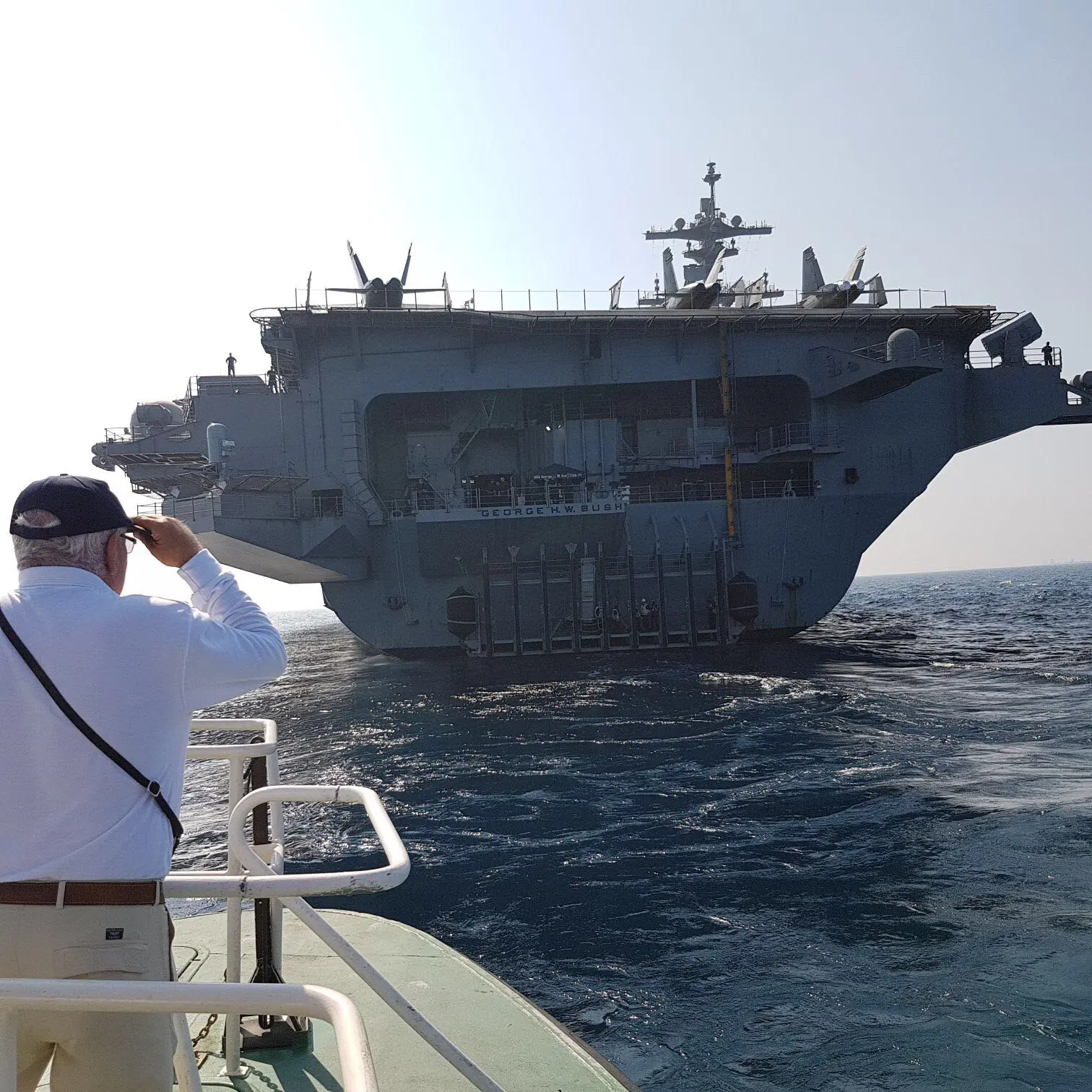 נושאת המטוסים ג'ורג' בוש עוגנת בנמל חיפה, 1 ביולי 2017