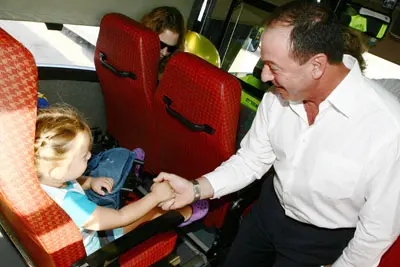 תלמידים חגורים בהסעות בית הספר