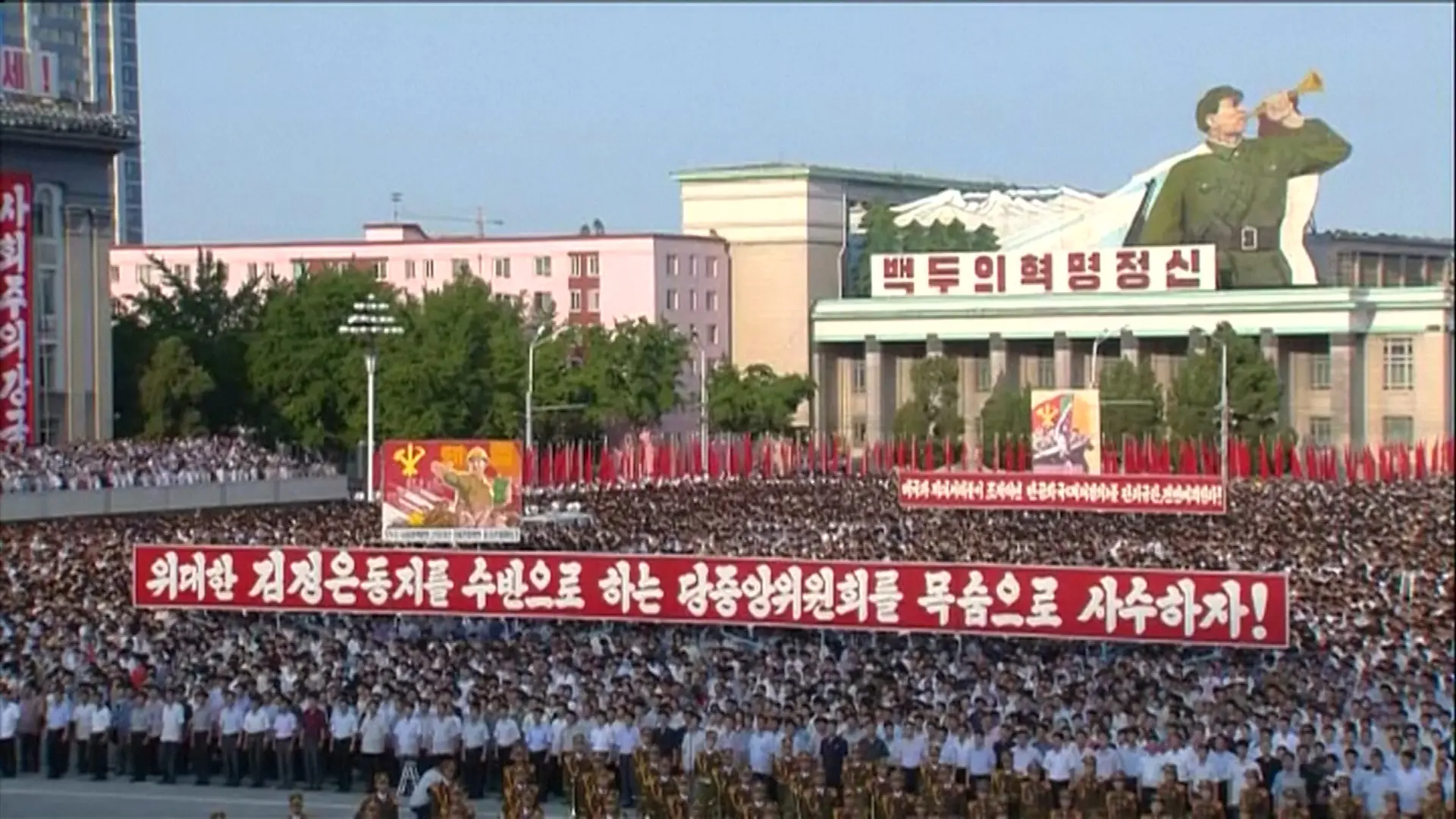 מאות אלפים הפגינו בפיונגיאנג נגד ארה"ב: "החרם והלחצים לא ימנעו את המשך קיומנו"