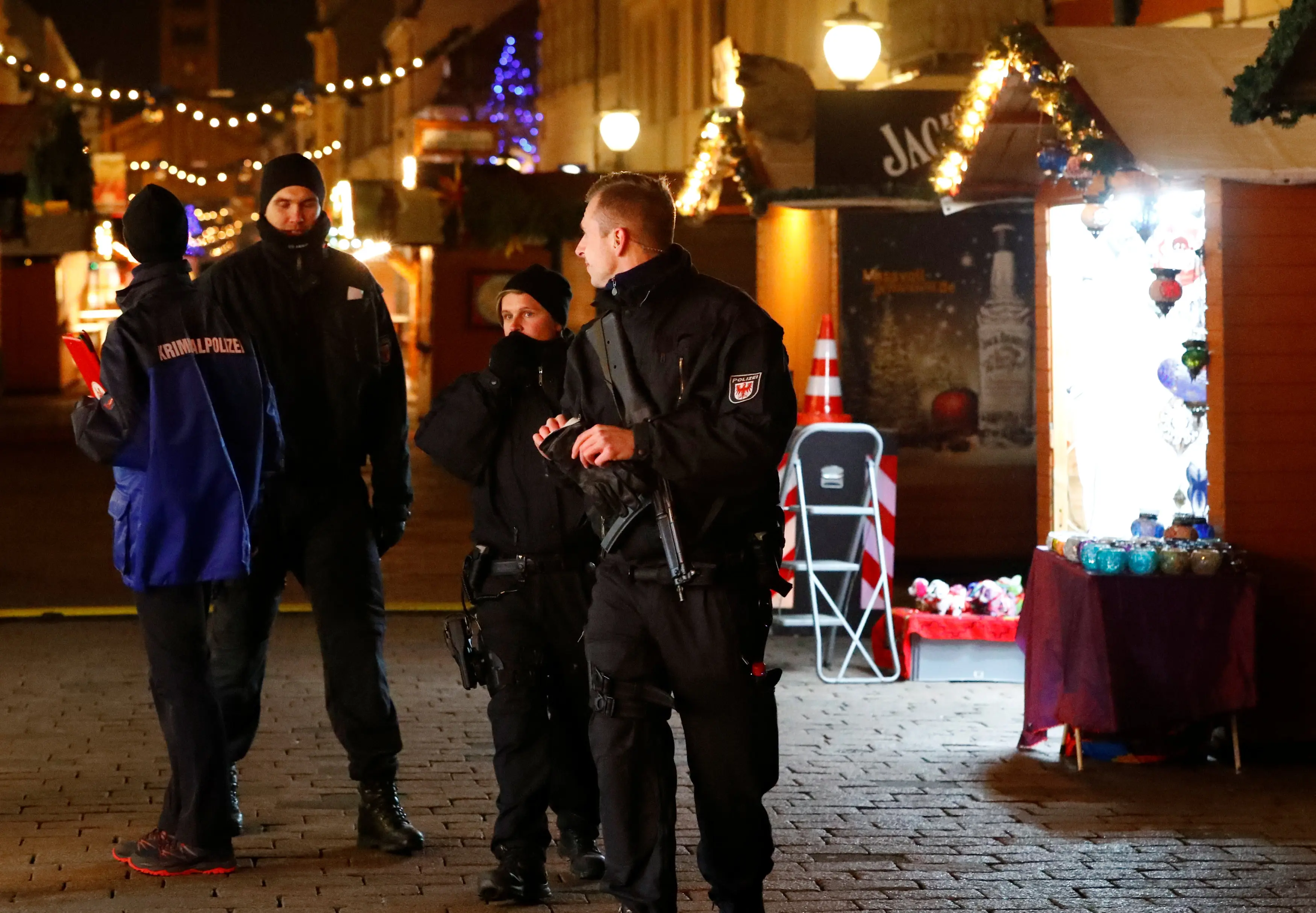 שוק חג מולד בפוטסדאם, גרמניה, שפונה עקב מטען חשוד. 1 בדצמבר 2017