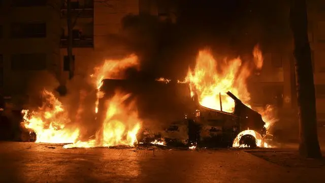 כלי רכב שרוף בערב השנה החדשה בצרפת, 1 בינואר 2018