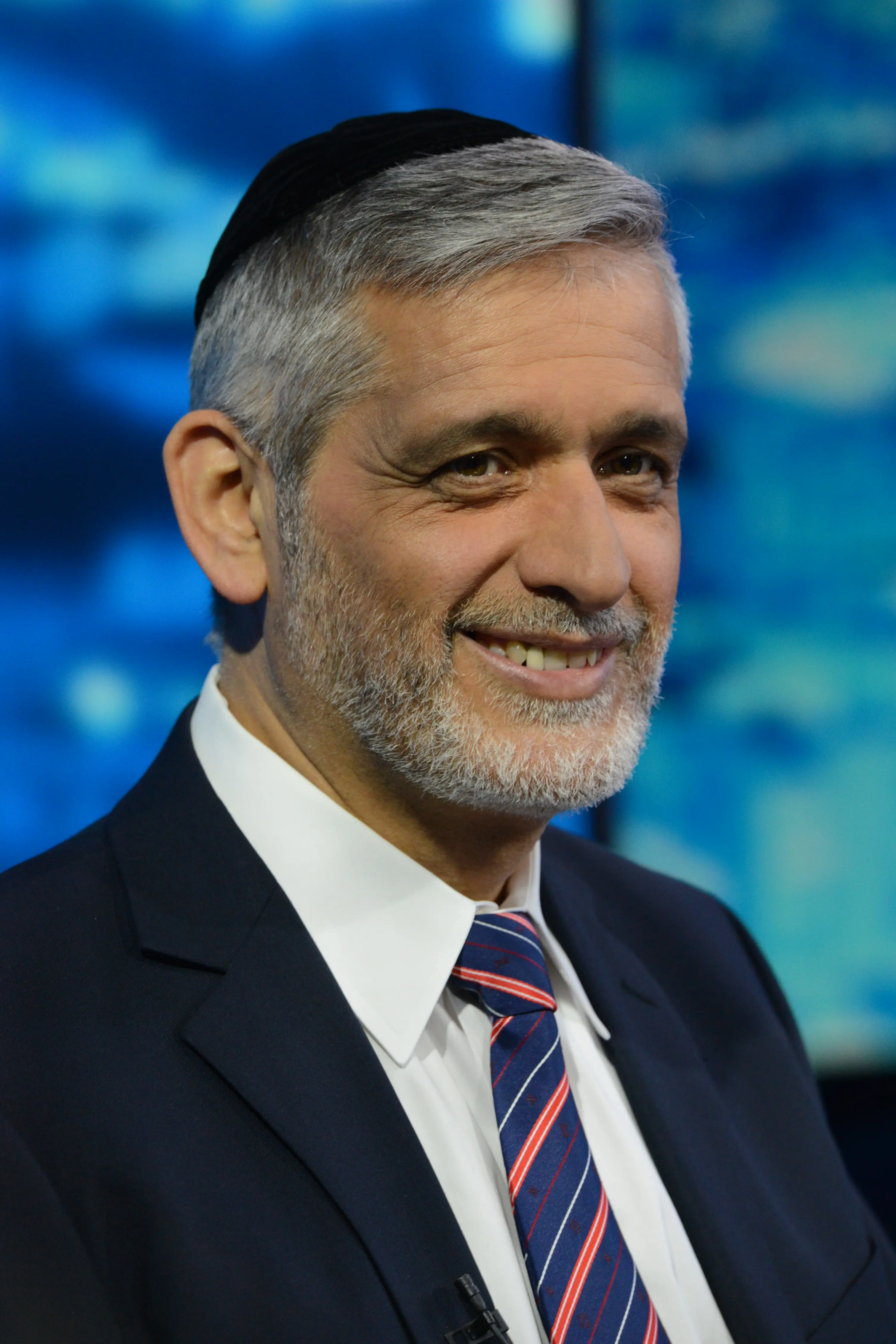 ערוך לבחירות. ישי באולפן