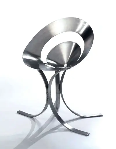 "כיסא הטבעת" עשוי נירוסטה משנות ה-70, בעיצוב מריה פרגיי. נמכר בסותבי'ס ניו יורק השנה ב-48 אלף דולר