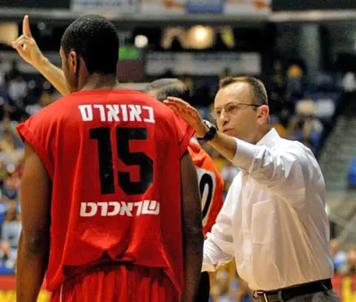 "האו דו איי גט טו דרך המלך?". שמיר ובאוורס