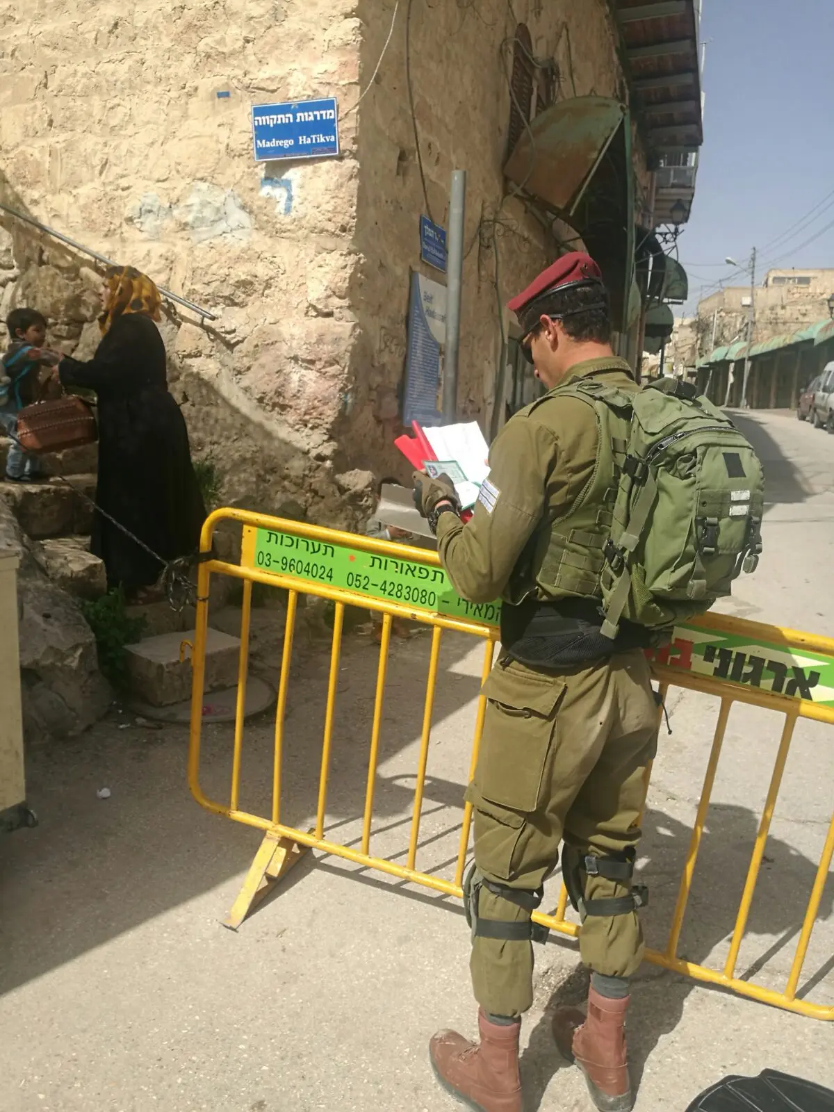 אין מעבר ללא אישור. "מדרגות התקווה" בחברון