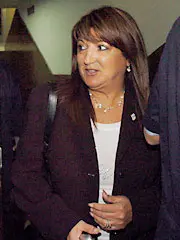 "זקן העדיפה את האינטרסים שלה ושל אחיה, על פני האינטרס הציבורי ובכך עשתה במילוי תפקידה מעשים של הפרת אמונים". זקן