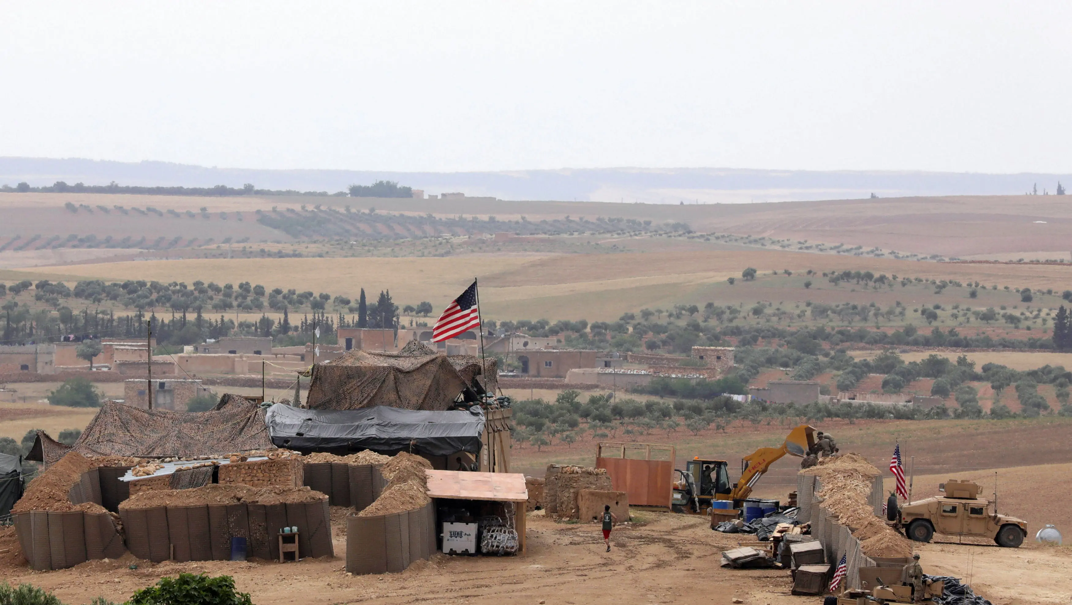 בסיס אמריקני בשימוש כוחות הכורדים במנבג' שבצפון סוריה, החודש