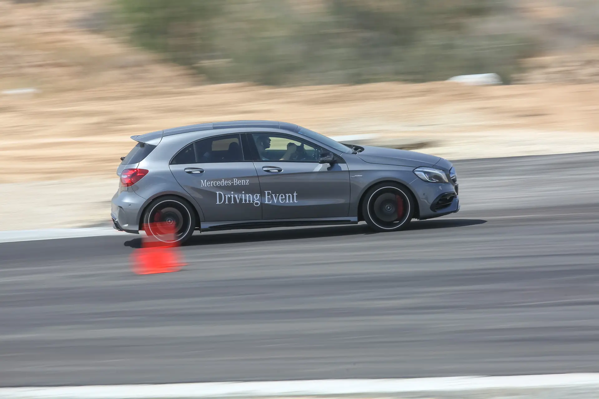 ה-A45AMG כבר לא צעירה, אבל עדיין מהנה