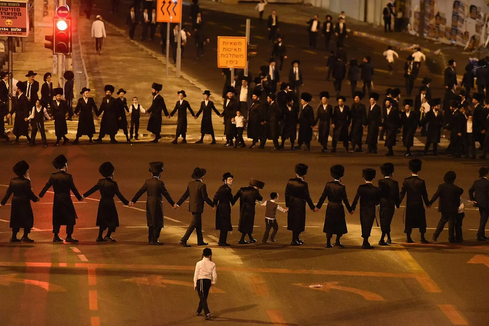 חרדים בעצרת מחאה נגד העבודות לבניית הרכבת הקלה בשבת בבני ברק 21 ספטמבר 2018