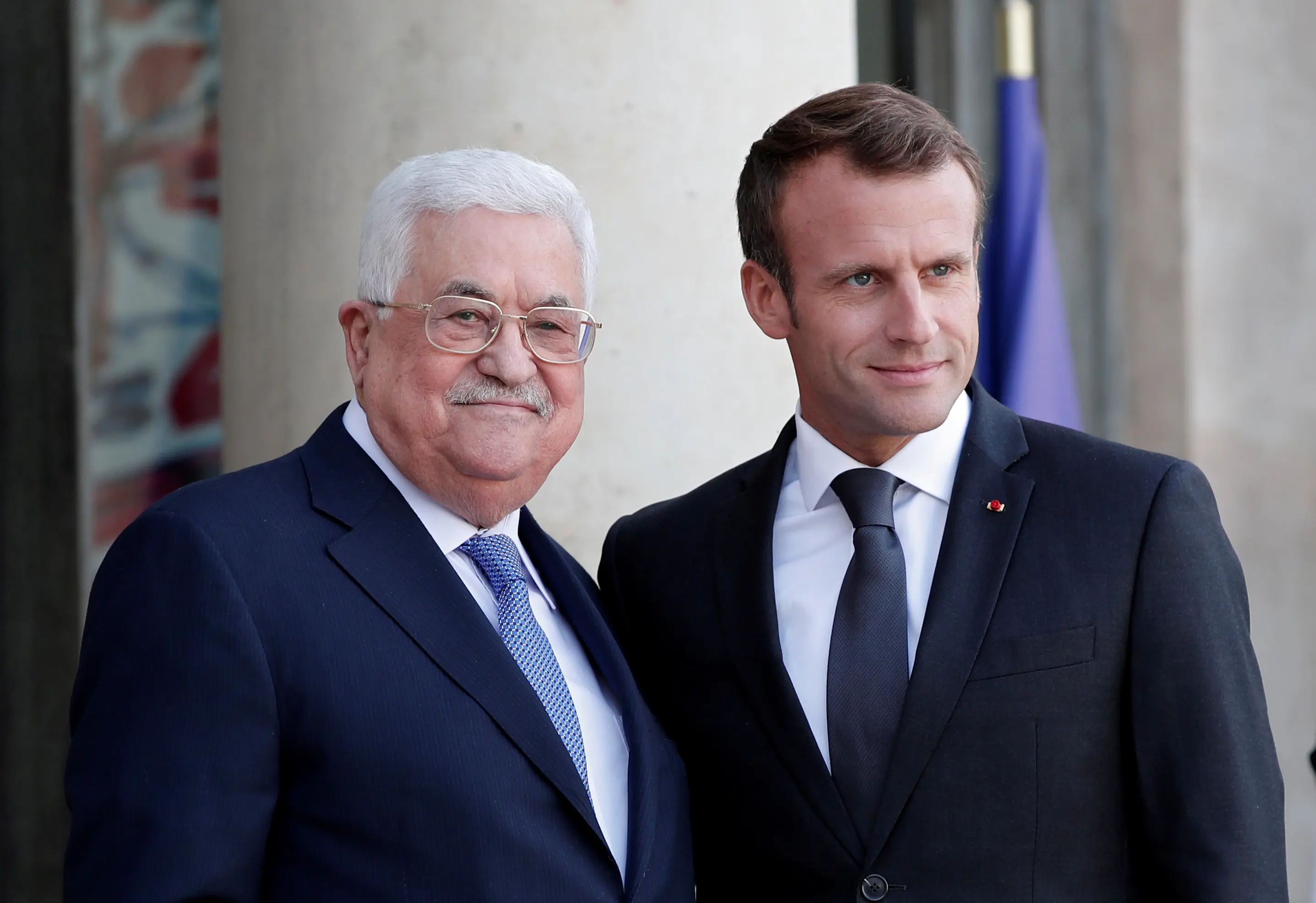 יו"ר הרשות הפלסטינית אבו מאזן עם נשיא צרפת עמנואל מקרון בפריז 21 ספטמבר 2018