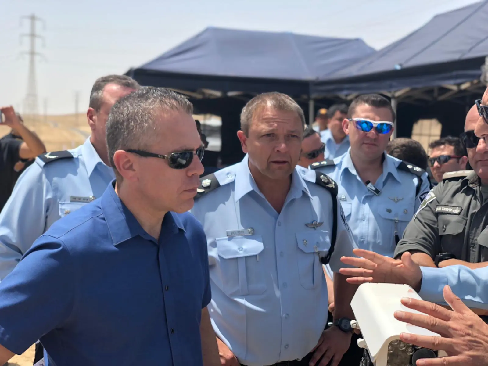 המועמד למפכלו"ת מוטי כהן במהלך סיור בגזרה הדרומית
