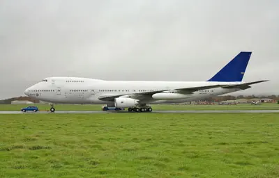 פולקסווגן טוארג מושך בואינג 747