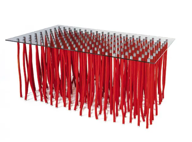 שולחן בעיצוב נובמברה