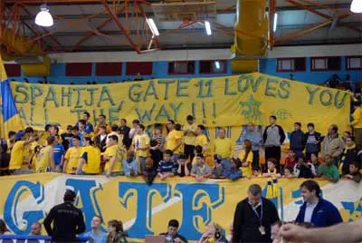 אוהדי מכבי ניצלו את המשחק באור יהודה למפגן תמיכה בנוון ספאחיה
