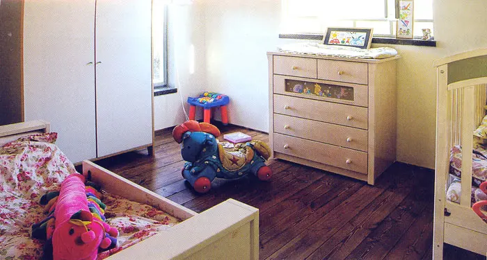 חדר הילדים, עם מסדרון שמוביל לחדר הרחצה