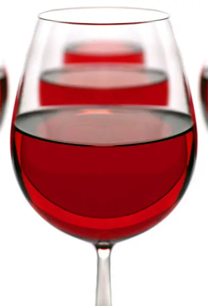 סימן שאלה גדול לגבי התועלת ההגנתית של היין האדום