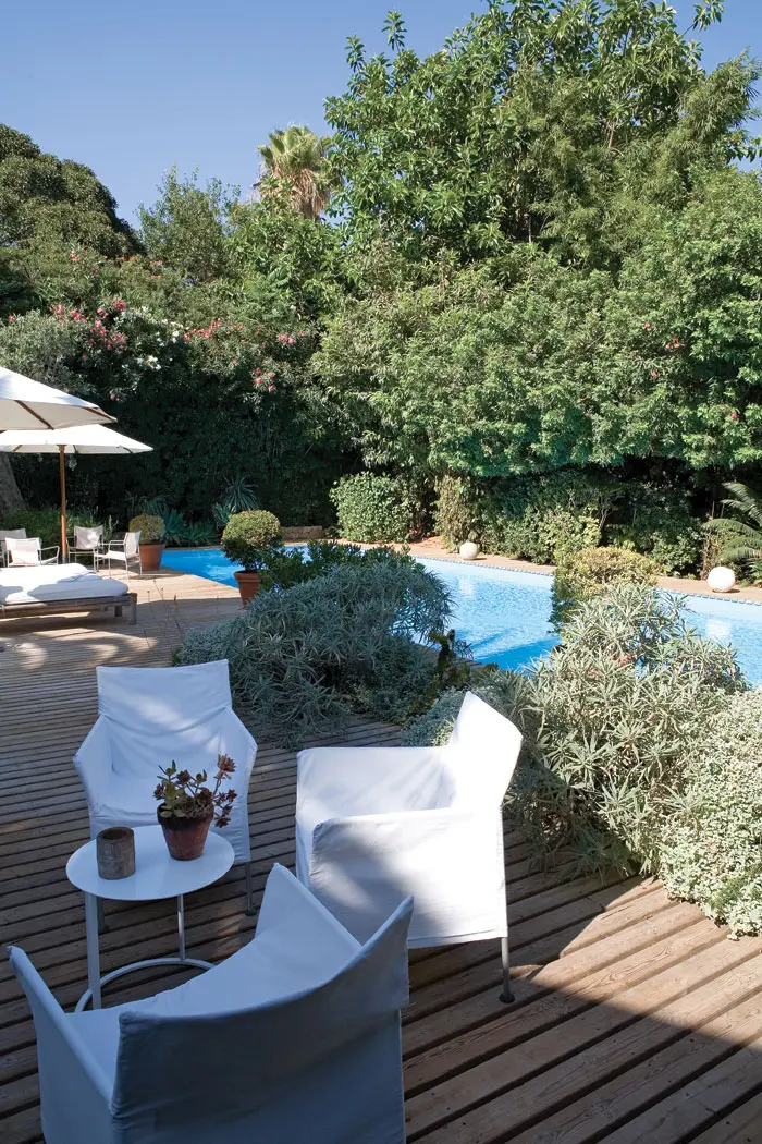 פינה בגינה בעיצוב בכר