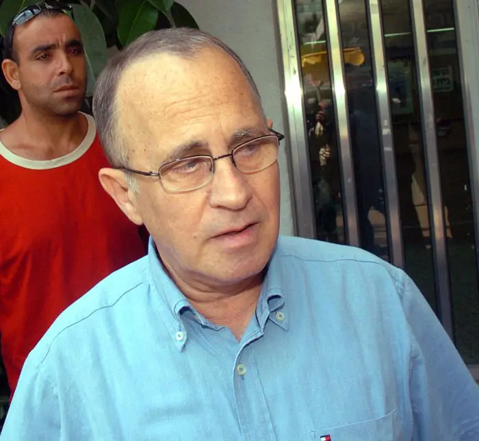 עתיר ניסיון ואופציות. גלברד