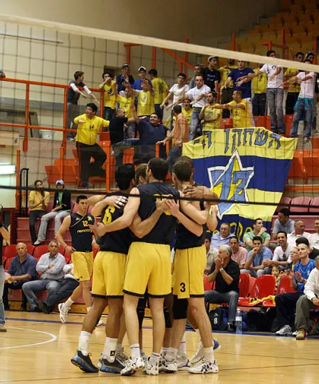 בת ים כבר לא מפחידה אותם. שחקני מכבי תל אביב