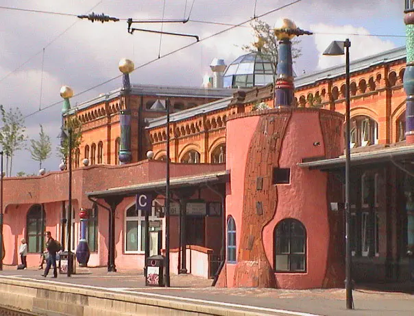 תחנת רכבת באולצן, סקסוניה התחתונה. הושלמה בשנת 2001