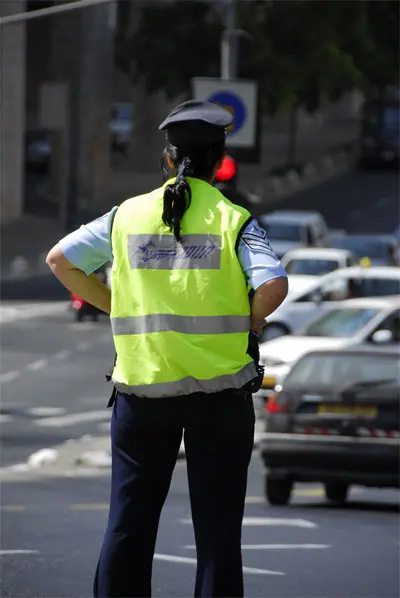 השוטר חצה את הכביש בפזיזות וחוייב על ידי בית המשפט לפצות את הרוכב ב-60 אחוזים מעלות הנזקים