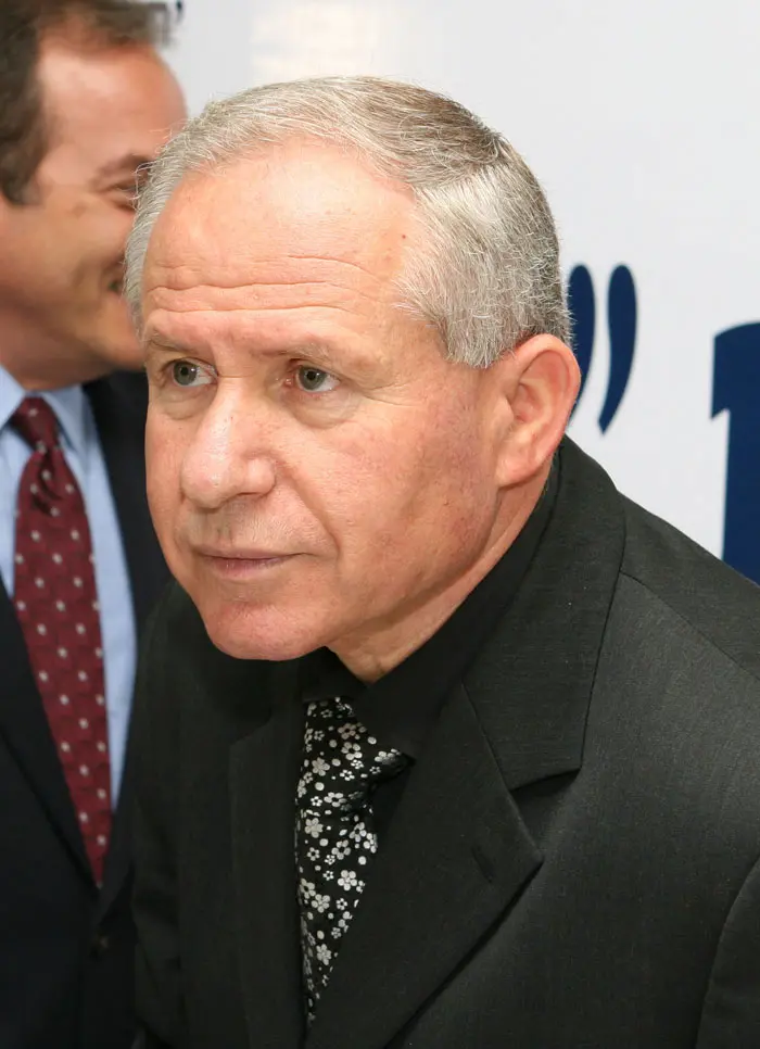 דיכטר. הבטיח "לדון באיטיות"