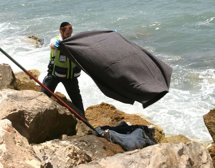 חילוץ הגופה הבוקר בחוף הדולפינריום בת"א