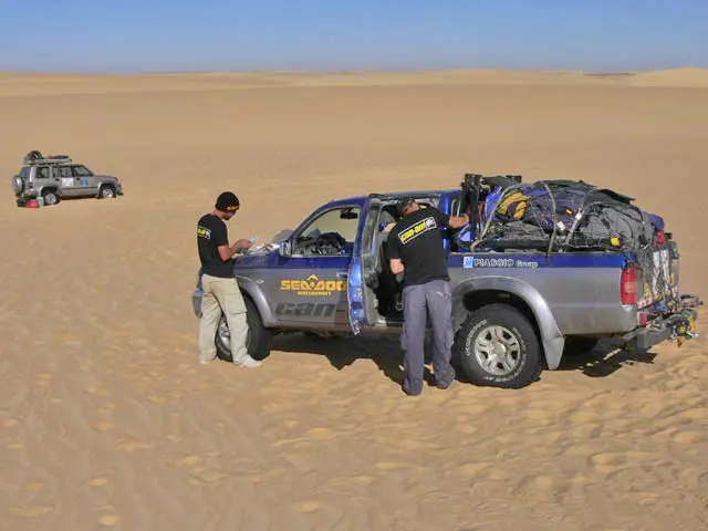 מבחן טנדר מאזדה משומש בחולות המדבר המערבי