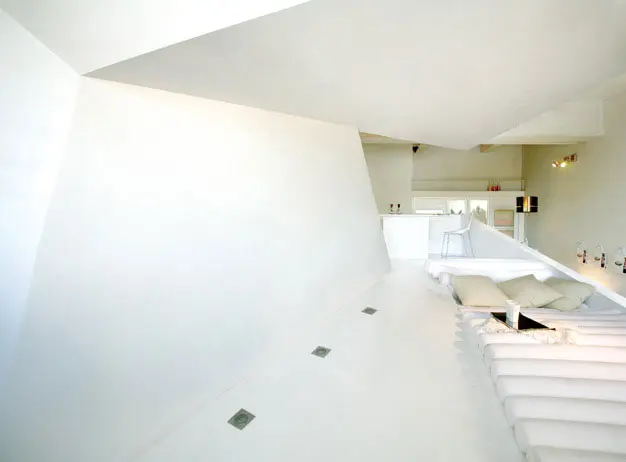 הפוטון הגלי, באזור המרגוע, תוכנן בעיצוב מיוחד של משרד האדריכלים הספרדי גרסיה ורואיז