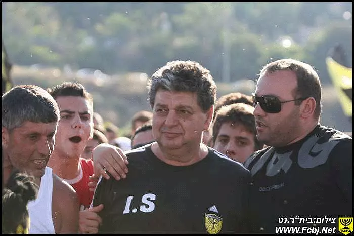 מזרחי סימן את השחקן, שום רוצה אותו