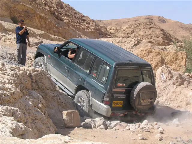 או ישן ומאומן. נועם בוחר בישן