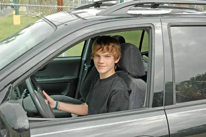לימודי הנהיגה יהיו במרכזים מיוחדים החל מגיל 16.5. רישיון נהיגה זמני בגיל 16 ותשעה חודשים