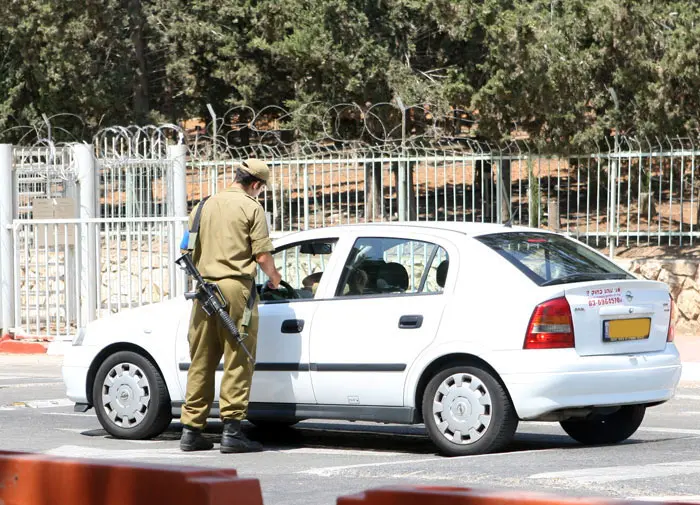 במקום עומסי תנועה כבדים בשל הסריקות