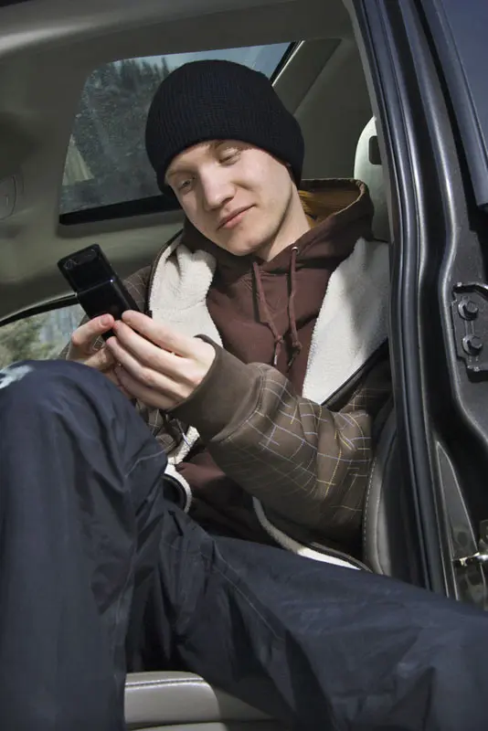 המהפכה הסלולארית תביא להפיכת הרכב. SMS בזמן נהיגה, גרוע יותר מסמים או אלכוהול