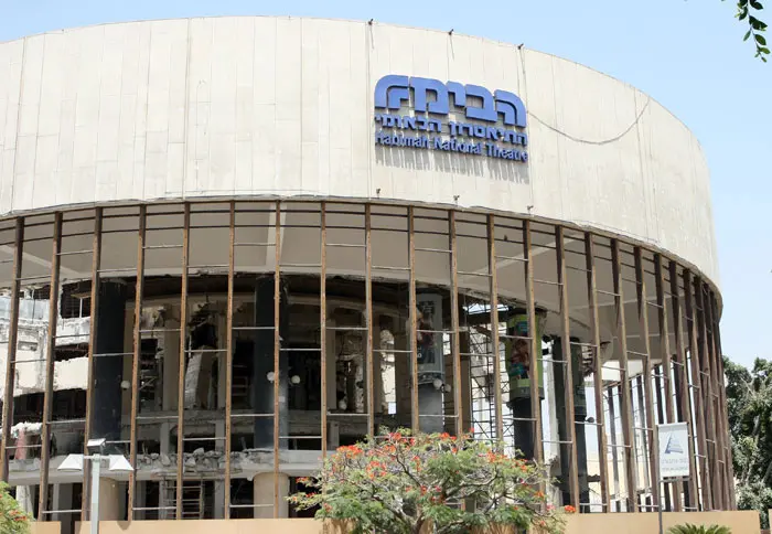 בניין תיאטרון הבימה בתל אביב בשיפוצים