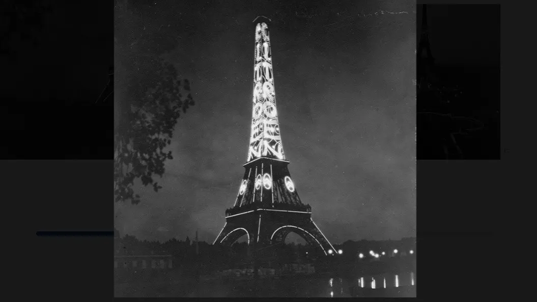 מגדל אייפל מואר באותיות CITROEN ב-1925